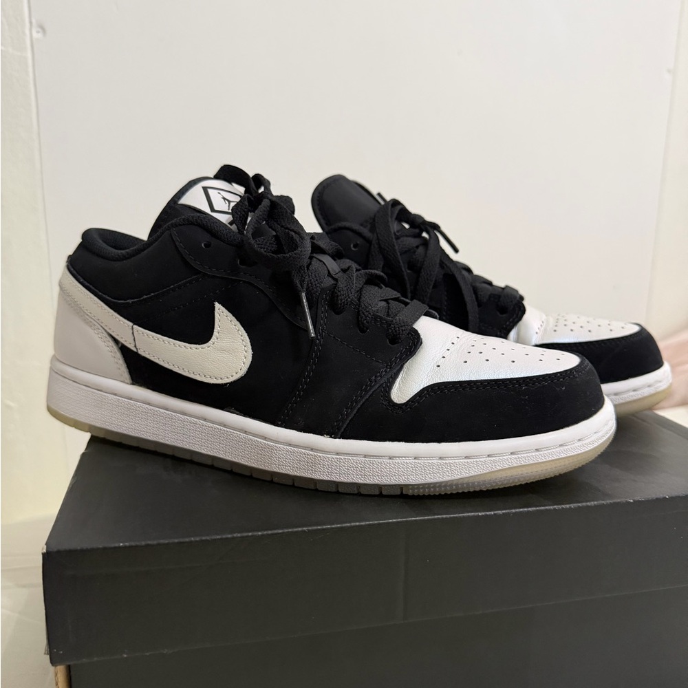 Air Jordan 1 Low SE Multicolor/White – Size 8 – Used